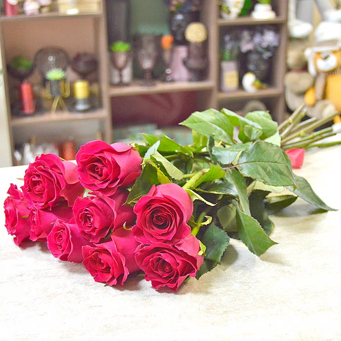 Подарочный набор из роз, шаров и конфет